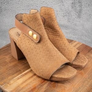 Naked Feet Juno Women's SZ 9.5 Sandals Brown Neutral Capsule Classic Casual Chic